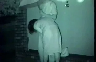 XXX पिझ्झा खाणे प्रती एक slutty संभोग करणे चौघांचा एकत्रित संभोग
