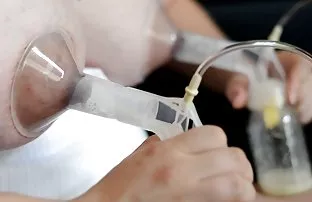 XXX प्रौढ तरुण माणूस Fucks कॅमेरा