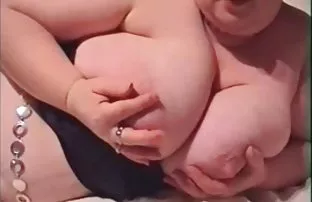 XXX कॉलिंग पत्नी मांजर licked आणि हलक्या संभोग