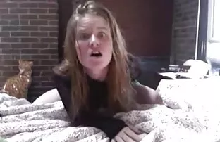 XXX Hussy तयार आहे हस्तमैथुन घराबाहेर