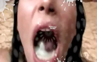 XXX खूप लोकांना झवणारी बाई तरुण Katia करते