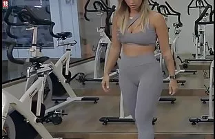XXX एक सत्र सह दाट तपकिरी रंगाचे केस स्टॉकिंग्ज मध्ये