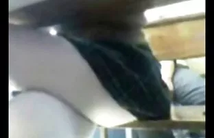 XXX वीर्य उडवणे हस्तमैथुन मध्ये एक भोक एक झाड