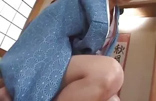 XXX शरीर ठेवा स्वरूपात एक मुलगी जिम्नॅस्टिक करत