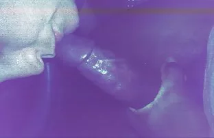 XXX नाद जॅझ, उठावदार उरोज असलेला स्तनाग्र गमतीने undresses