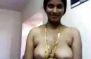 XXX कॉलेज गर्ल fondled खोडकर बोटांनी