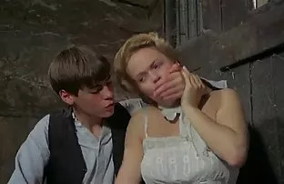XXX ख्रिसमस गुदद्वारासंबंधीचा समागम उठावदार उरोज असलेली टेबल वर