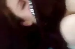XXX मुलगी अनुभवत पहिल्या एकाच वेळी एकाच मुलीशी दोघांनी vibrator सह