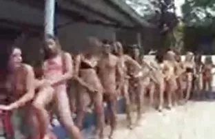 XXX हे वैशिष्ट्य यावेळी उपलब्ध एक सहकारी धावा त्याची पत्नी कर्करोग